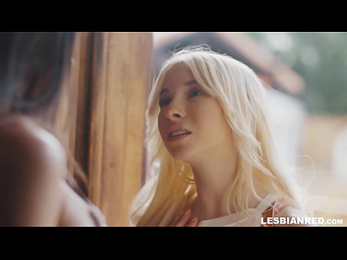 ❤️ Tjejen kommer hem några månader senare och slutar med att äta sin styvmors fitta. ❤️❌ Porno at us ❌️❤